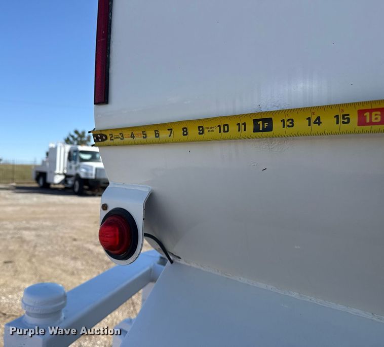 image for item EG2625 2015 International 4300 water truck