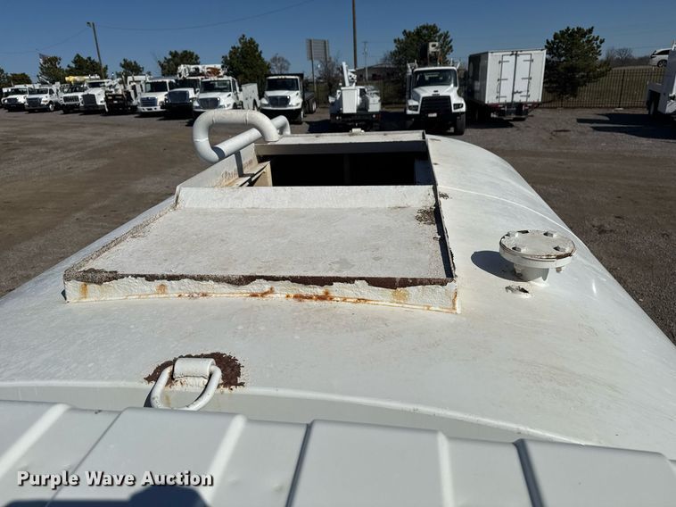 image for item EG2625 2015 International 4300 water truck