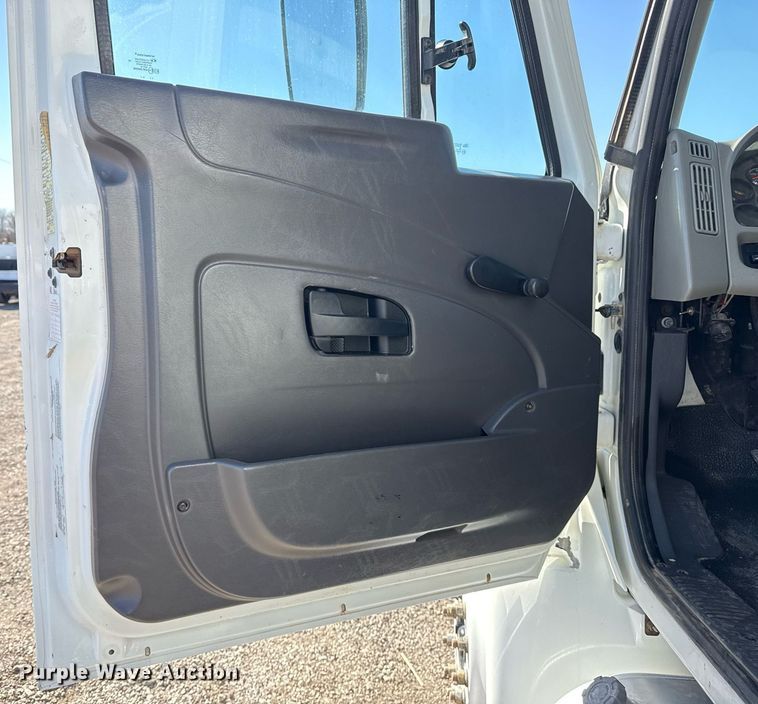 image for item EG2625 2015 International 4300 water truck