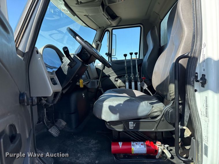 image for item EG2625 2015 International 4300 water truck