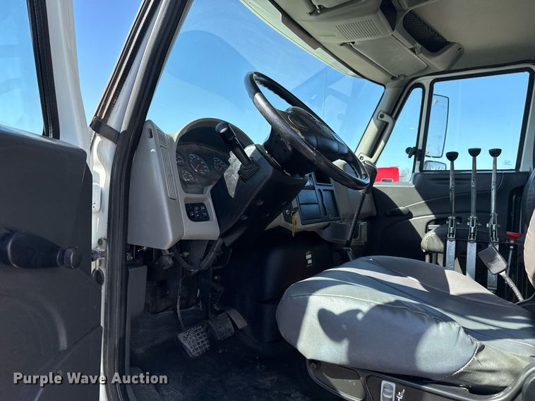 image for item EG2625 2015 International 4300 water truck