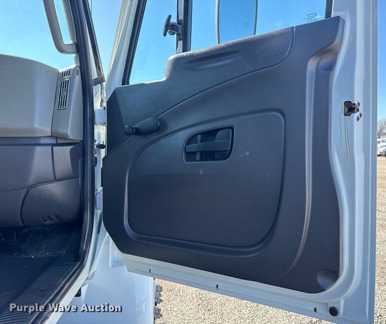 image for item EG2625 2015 International 4300 water truck