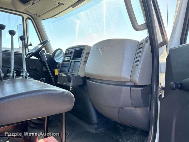 image for item EG2625 2015 International 4300 water truck