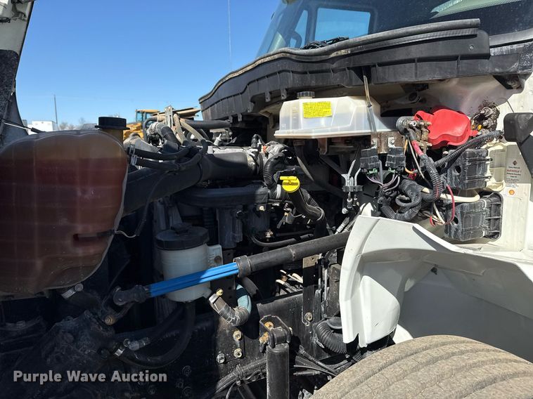 image for item EG2625 2015 International 4300 water truck