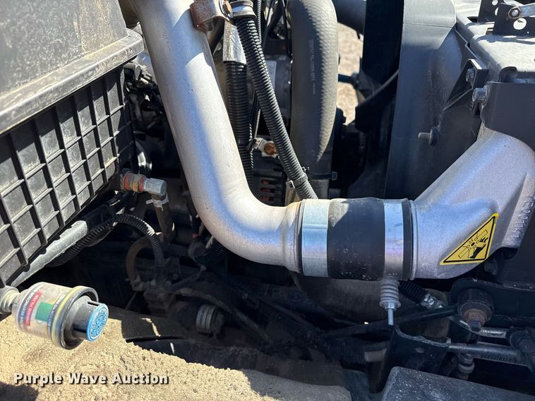 image for item EG2625 2015 International 4300 water truck