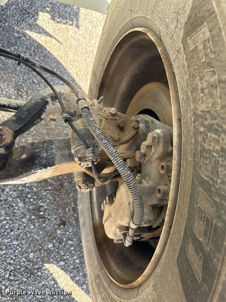 image for item EG2625 2015 International 4300 water truck