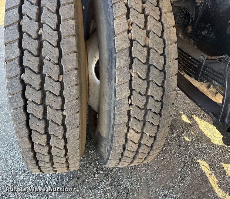 image for item EG2625 2015 International 4300 water truck