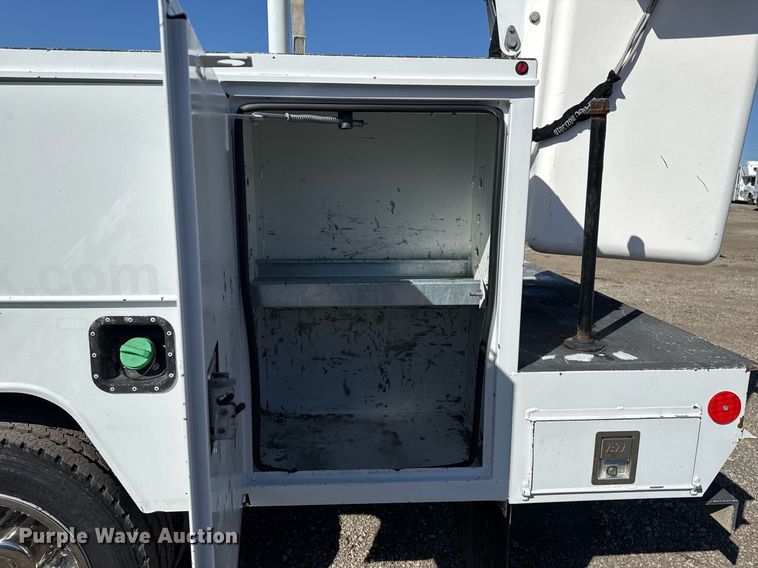 image for item EG2626 2012 Ford F450 Super Duty bucket truck