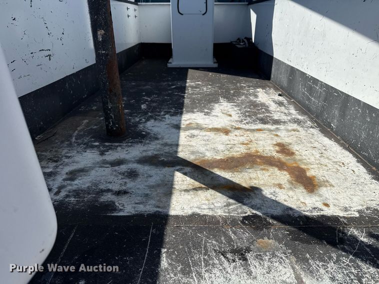 image for item EG2626 2012 Ford F450 Super Duty bucket truck