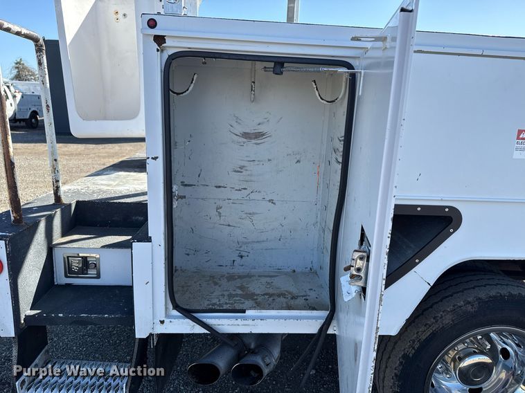 image for item EG2626 2012 Ford F450 Super Duty bucket truck