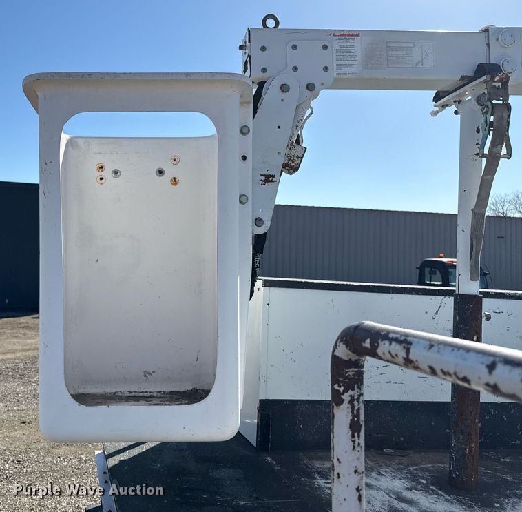 image for item EG2626 2012 Ford F450 Super Duty bucket truck