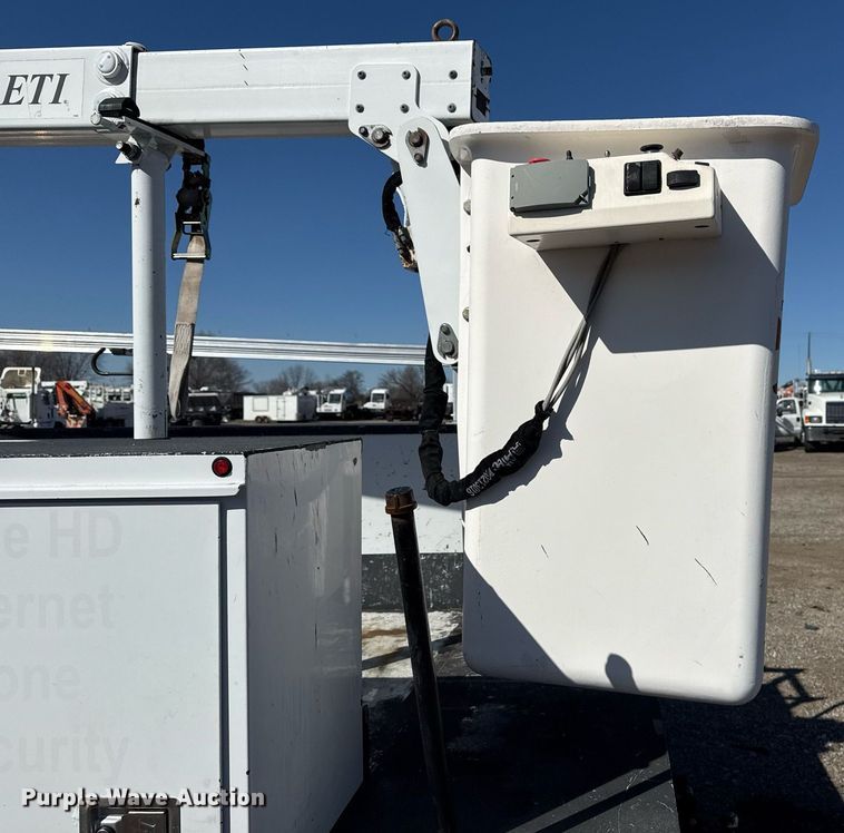 image for item EG2626 2012 Ford F450 Super Duty bucket truck