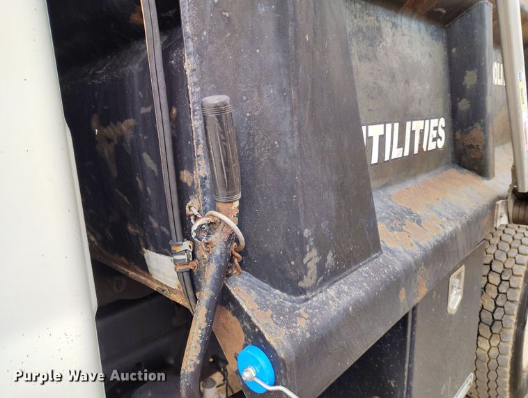 image for item EH0180 2008 Hino dump truck