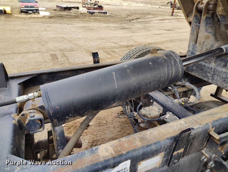 image for item EH0180 2008 Hino dump truck