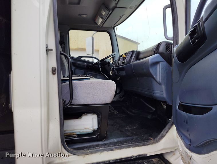 image for item EH0180 2008 Hino dump truck