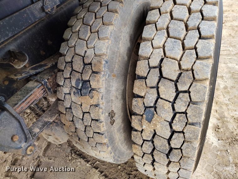 image for item EH0180 2008 Hino dump truck