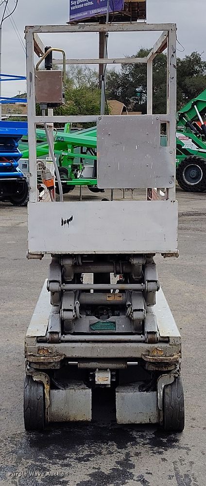 image for item EH0187 2006 Skyjack SJIII-3219 scissor lift