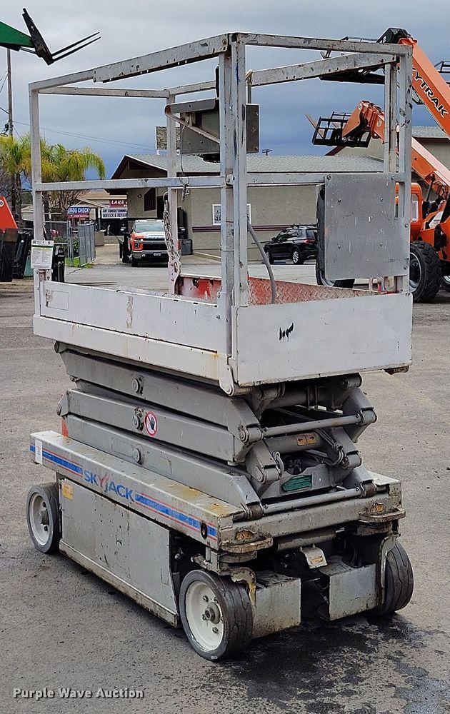 image for item EH0187 2006 Skyjack SJIII-3219 scissor lift