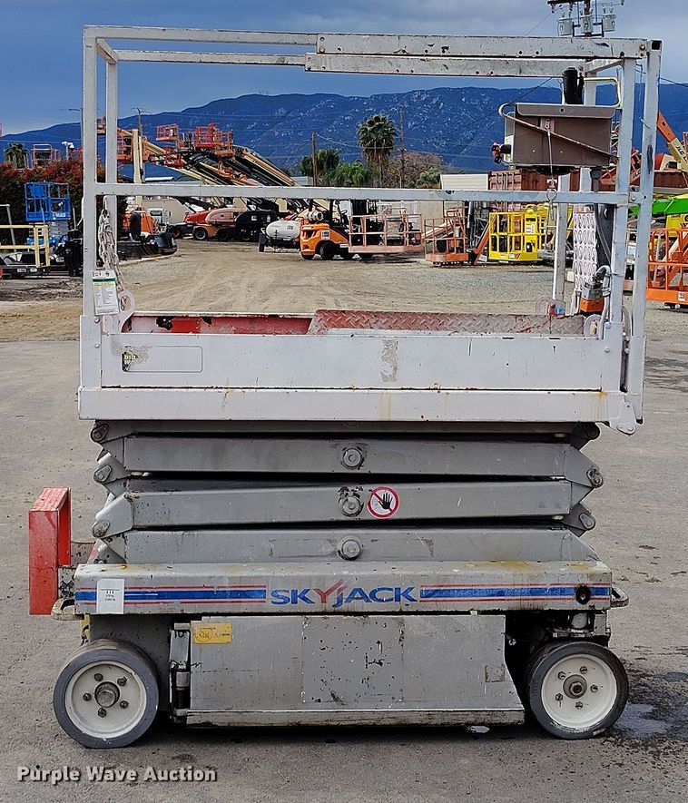 image for item EH0187 2006 Skyjack SJIII-3219 scissor lift