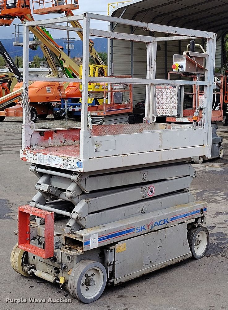image for item EH0187 2006 Skyjack SJIII-3219 scissor lift