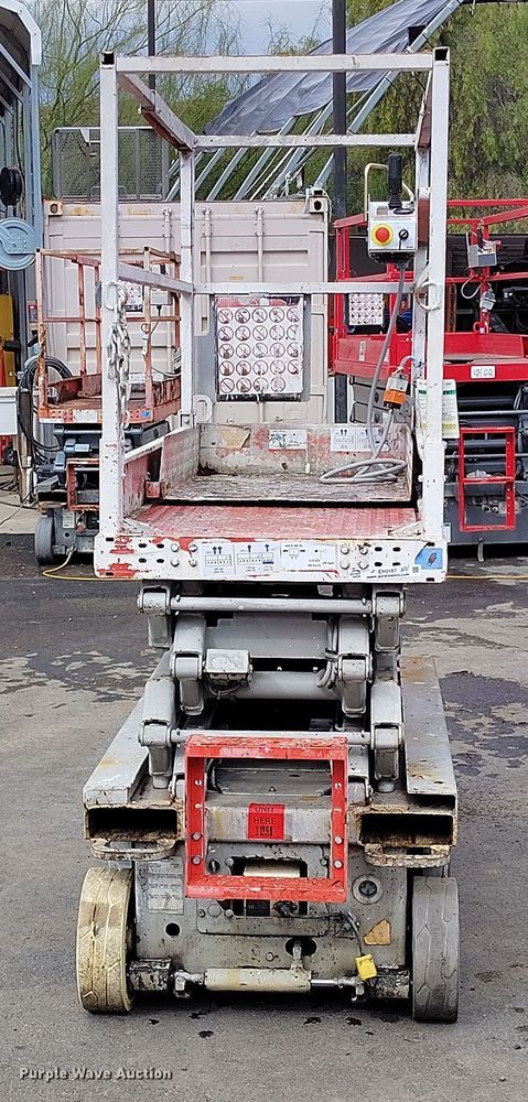 image for item EH0187 2006 Skyjack SJIII-3219 scissor lift