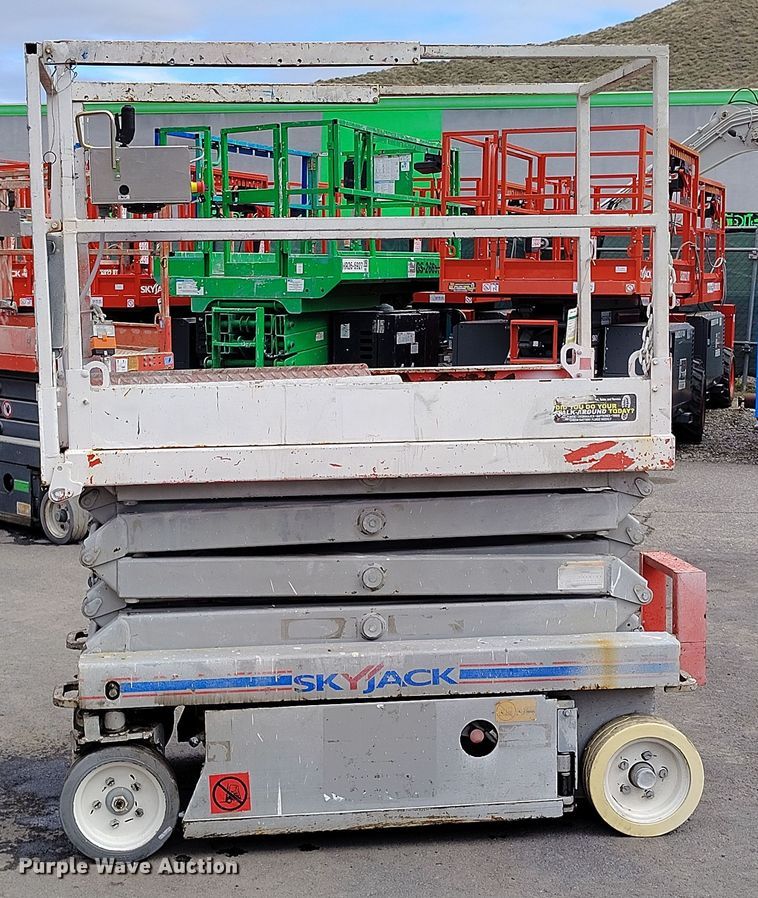 image for item EH0187 2006 Skyjack SJIII-3219 scissor lift