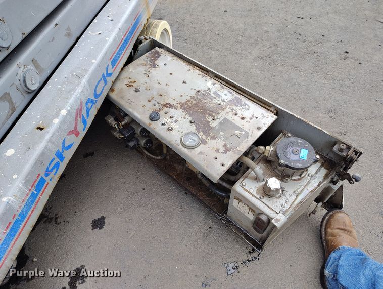 image for item EH0187 2006 Skyjack SJIII-3219 scissor lift