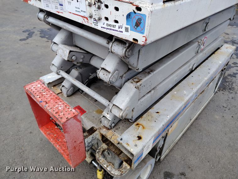 image for item EH0187 2006 Skyjack SJIII-3219 scissor lift