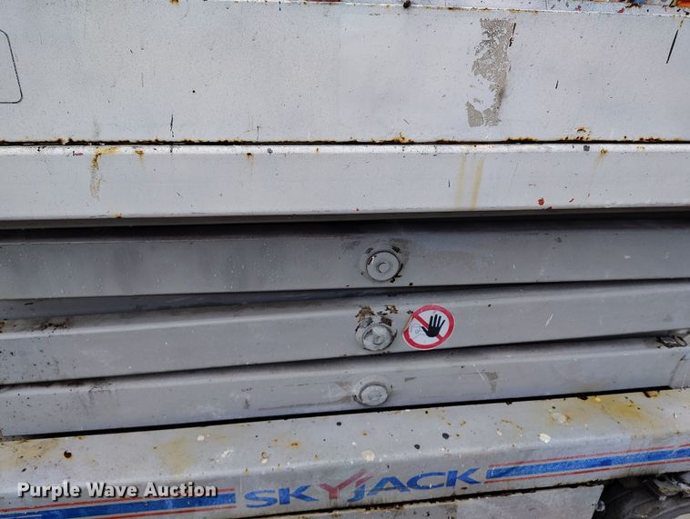 image for item EH0187 2006 Skyjack SJIII-3219 scissor lift