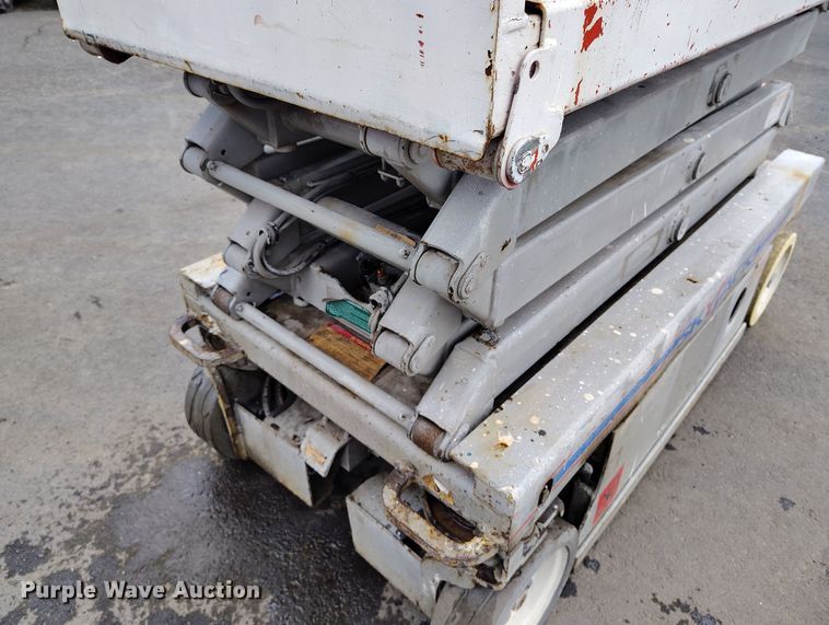 image for item EH0187 2006 Skyjack SJIII-3219 scissor lift