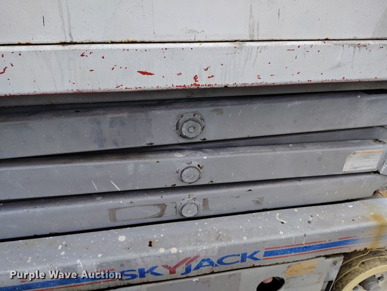 image for item EH0187 2006 Skyjack SJIII-3219 scissor lift
