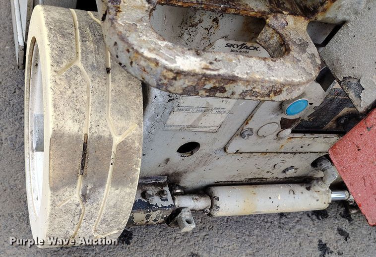 image for item EH0187 2006 Skyjack SJIII-3219 scissor lift