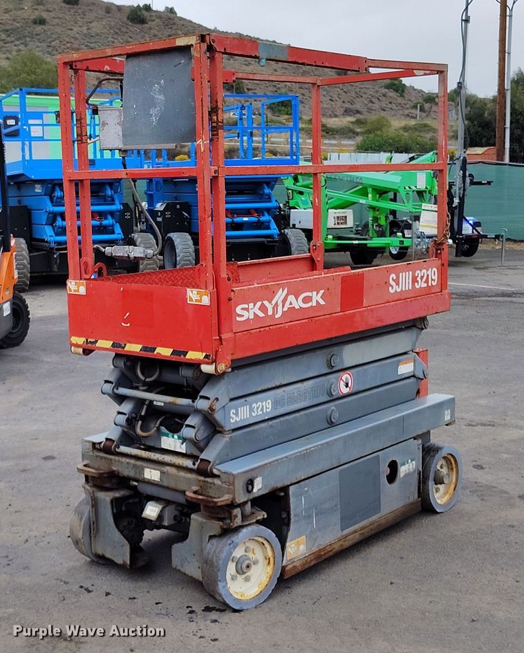 image for item EH0189 2013 Skyjack  SJIII-3219 scissor lift