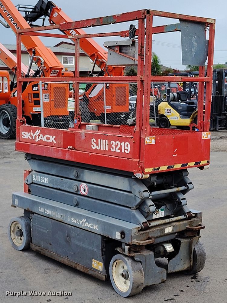 image for item EH0189 2013 Skyjack  SJIII-3219 scissor lift
