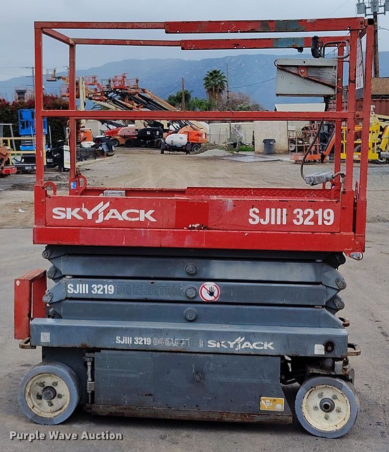image for item EH0189 2013 Skyjack  SJIII-3219 scissor lift