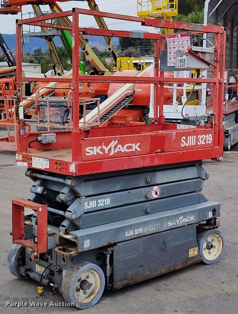 image for item EH0189 2013 Skyjack  SJIII-3219 scissor lift