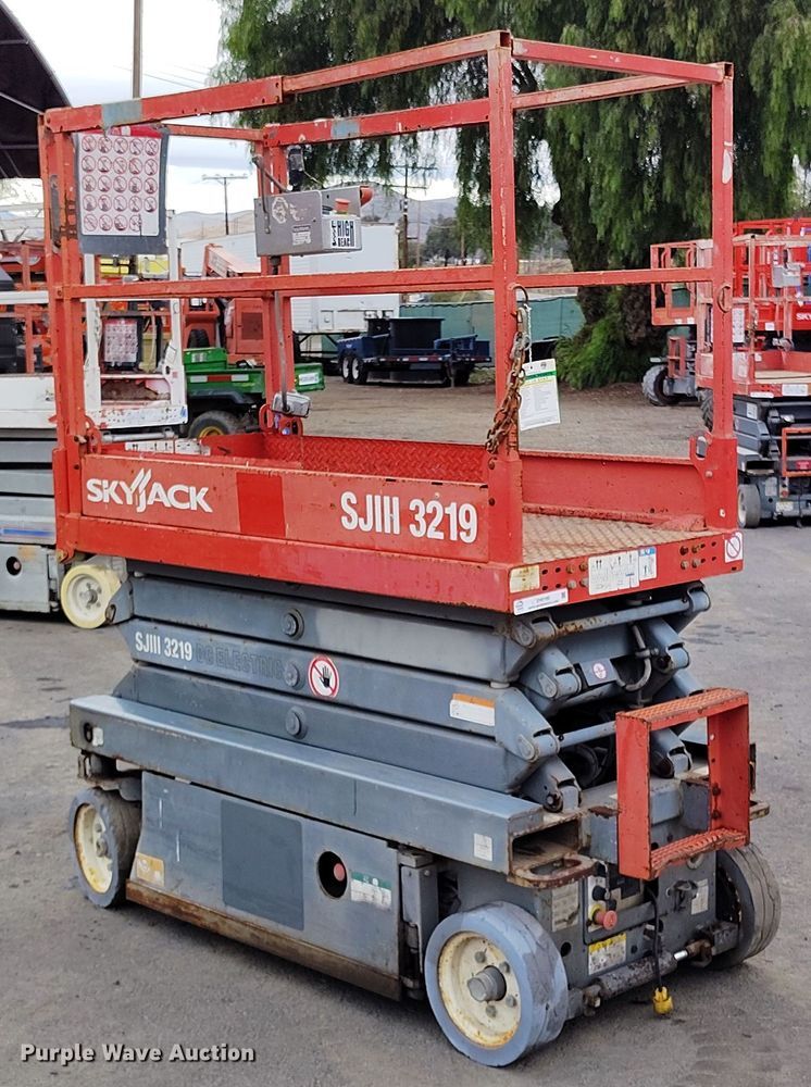 image for item EH0189 2013 Skyjack  SJIII-3219 scissor lift