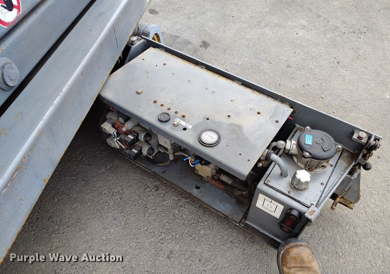 image for item EH0189 2013 Skyjack  SJIII-3219 scissor lift