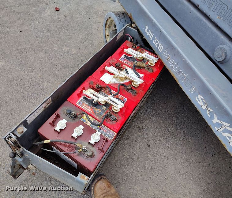 image for item EH0189 2013 Skyjack  SJIII-3219 scissor lift