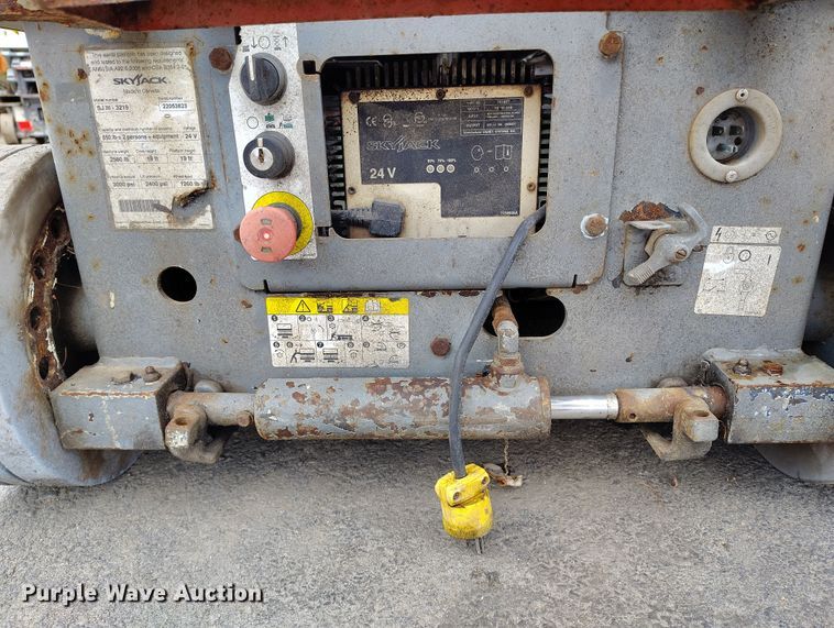 image for item EH0189 2013 Skyjack  SJIII-3219 scissor lift