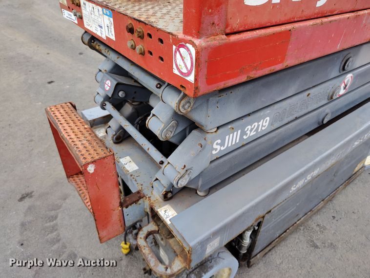 image for item EH0189 2013 Skyjack  SJIII-3219 scissor lift