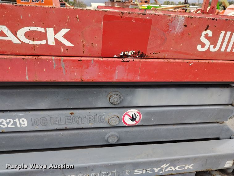 image for item EH0189 2013 Skyjack  SJIII-3219 scissor lift