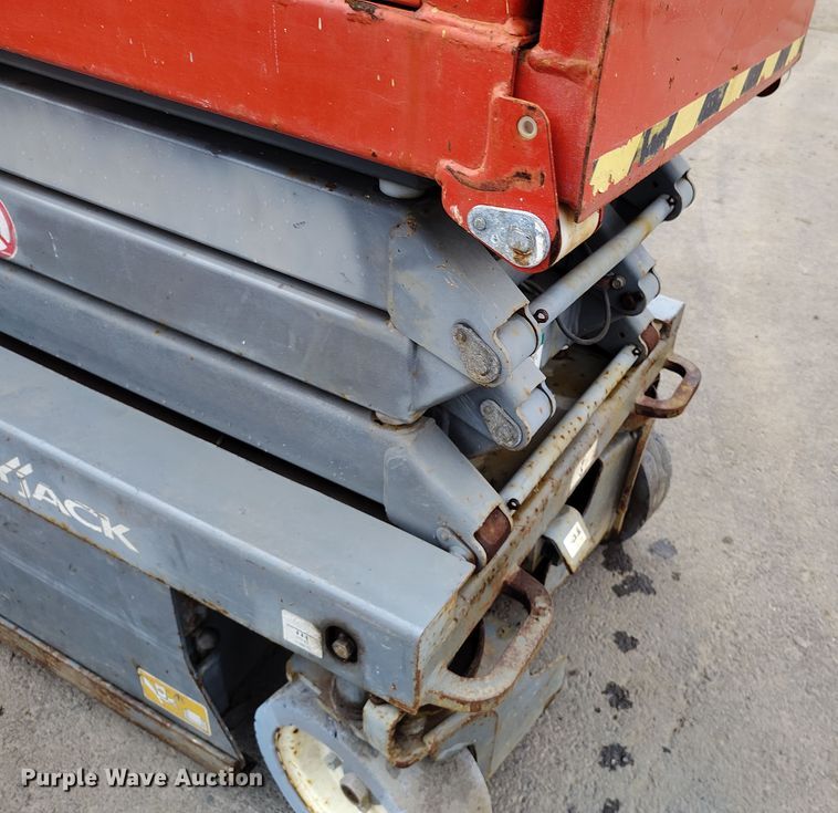 image for item EH0189 2013 Skyjack  SJIII-3219 scissor lift