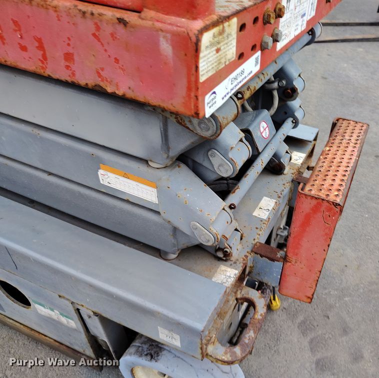 image for item EH0189 2013 Skyjack  SJIII-3219 scissor lift