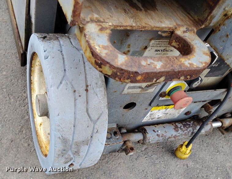 image for item EH0189 2013 Skyjack  SJIII-3219 scissor lift