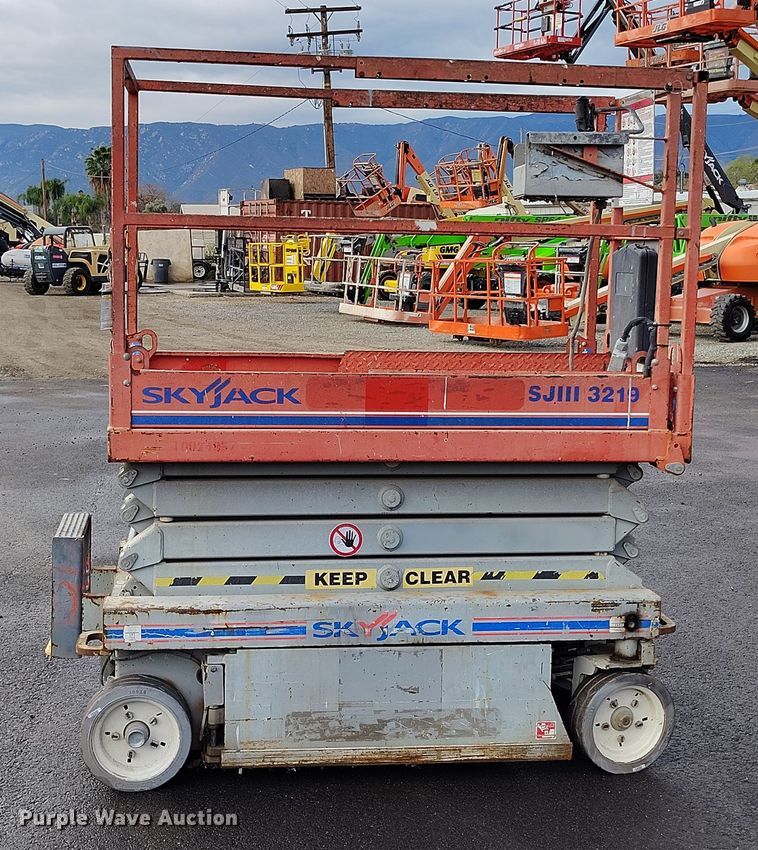 image for item EH0192 2012 Skyjack SJIII-3219 scissor lift