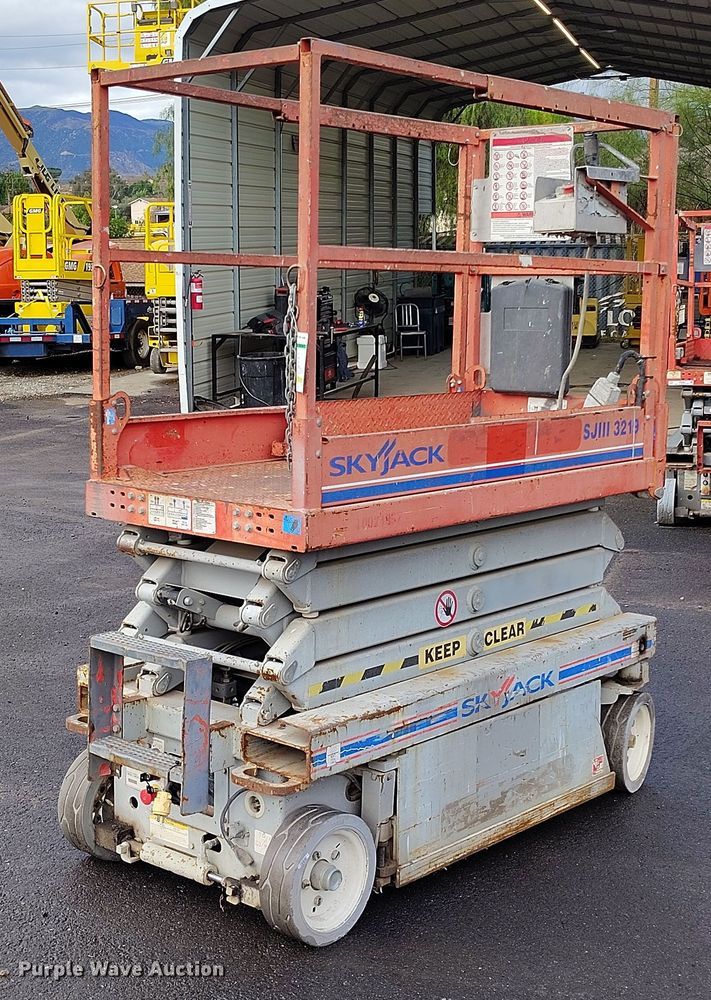 image for item EH0192 2012 Skyjack SJIII-3219 scissor lift