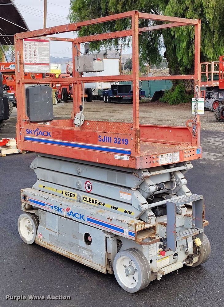 image for item EH0192 2012 Skyjack SJIII-3219 scissor lift