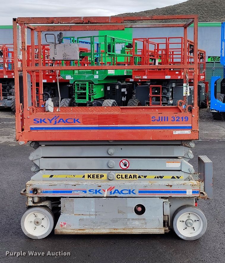 image for item EH0192 2012 Skyjack SJIII-3219 scissor lift