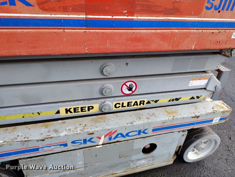 image for item EH0192 2012 Skyjack SJIII-3219 scissor lift